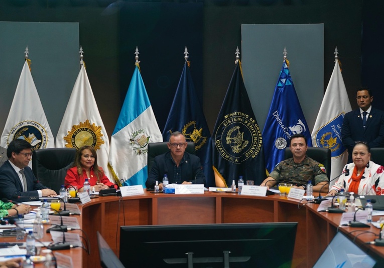Presidenta del TSE y Fiscal General se reúnen en mesa de conflictividad presidenta-del-tse-y-fiscal-general-se-reunen-en-mesa-de-conflictividad-130611-130651.jpg