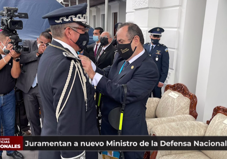 Presidente Alejandro Giammattei juramenta a nuevo Ministro de la Defensa