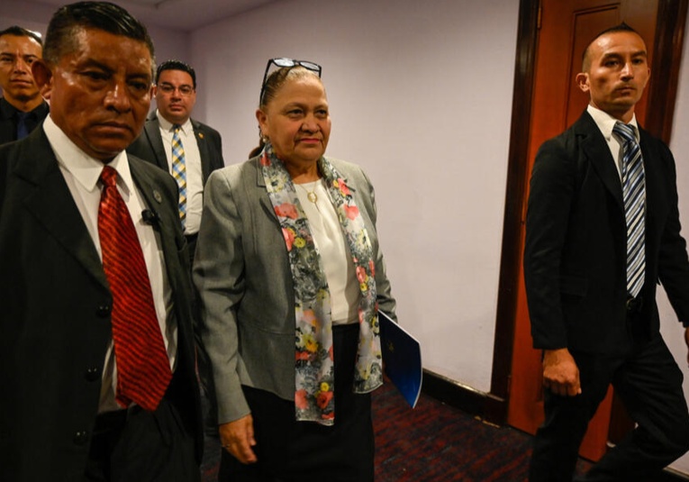 Presidente Arévalo arremete contra el MP y pide reformas para destituir a la fiscal Porras presidente-arevalo-arremete-contra-el-mp-y-pide-reformas-para-destituir-a-la-fiscal-porras-141243-141430.jpg