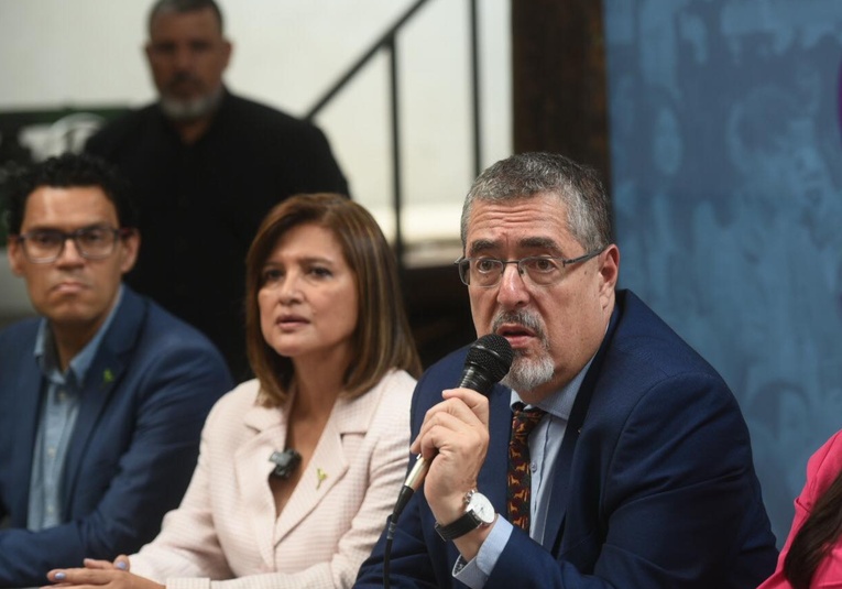 Presidente electo Bernardo Arévalo convoca al diálogo nacional para abordar la crisis política presidente-electo-bernardo-arevalo-convoca-al-di-logo-nacional-para-abordar-la-crisis-politica-180846-180958.jpg