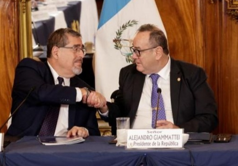 Presidente Giammattei acepta la elección del pueblo en favor de Bernardo Arévalo presidente-giammattei-acepta-la-eleccion-del-pueblo-en-favor-de-bernardo-arevalo-143747-143914.jpg
