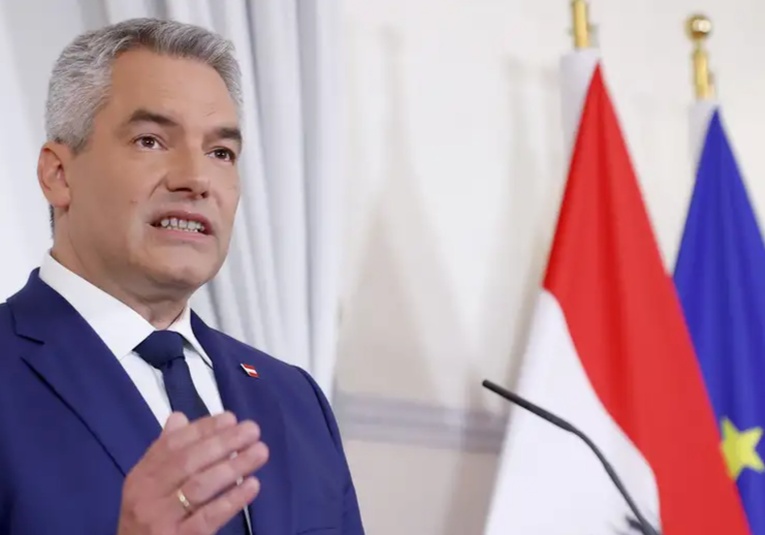 Primer ministro conservador de Austria anuncia su dimisión