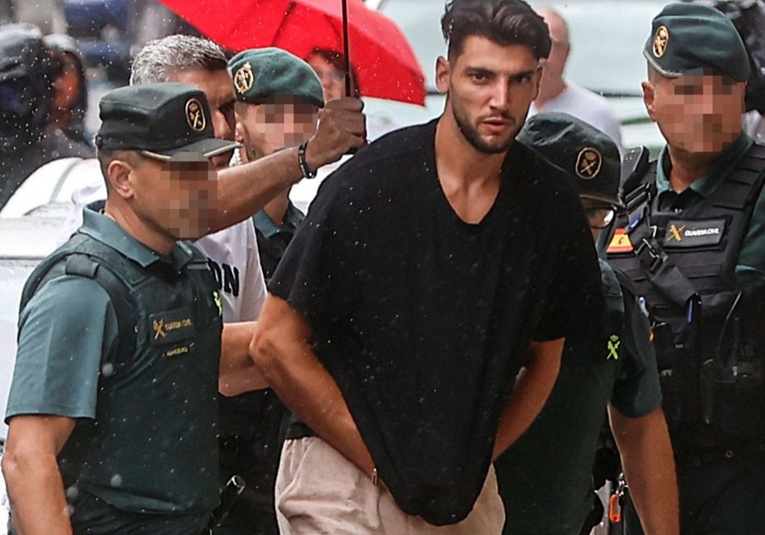 Rafa Mir, en libertad provisional tras declarar en el juzgado por presunta agresión sexual rafa-mir-en-libertad-provisional-tras-declarar-en-el-juzgado-por-presunta-agresion-sexual-125242-125342.jpg