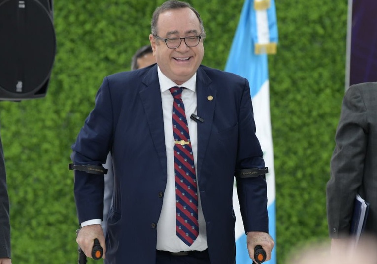 Presidente Alejandro Giammattei reaparece en público tras varios dí­as de ausencia reaparece-en-publico-el-presidente-alejandro-giammattei-tras-varios-dias-de-ausencia-162811-162837.jpg