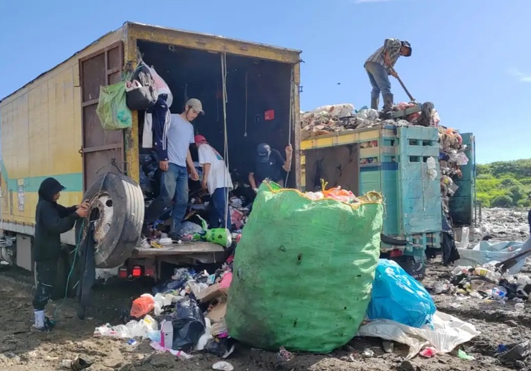 Recolectores detendrán operaciones indefinidamente por largas esperas en descargas de basura recolectores-detendr-n-operaciones-indefinidamente-por-largas-esperas-en-descargas-de-basura-151033-151123.jpg