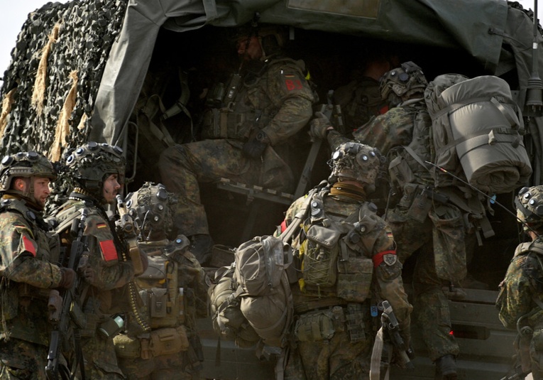 Reuters: La OTAN pedirá 40.000 soldados a Alemania para su defensa