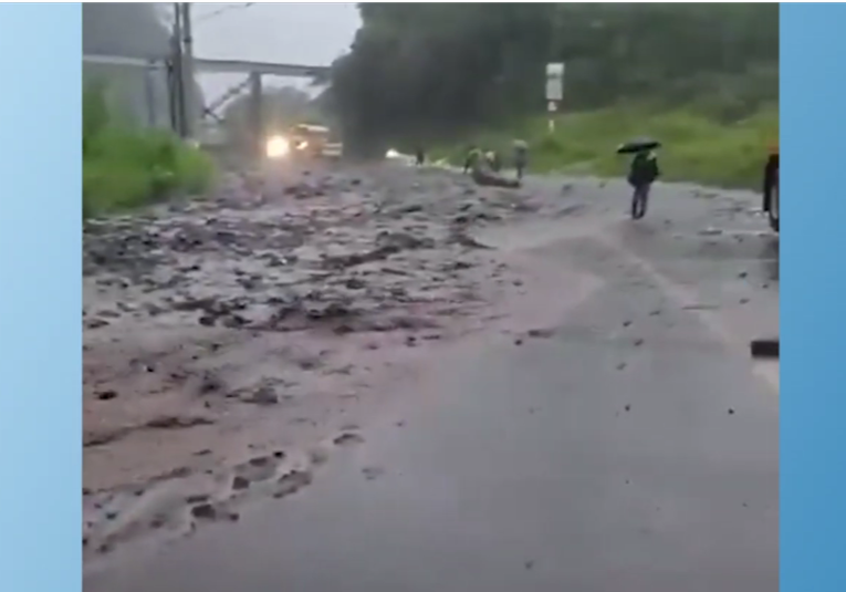 Ríos desbordados y escombros bloquean vías en Palín tras lluvias intensas rios-desbordados-y-escombros-bloquean-vias-en-palin-tras-lluvias-intensas-152626-152754.png