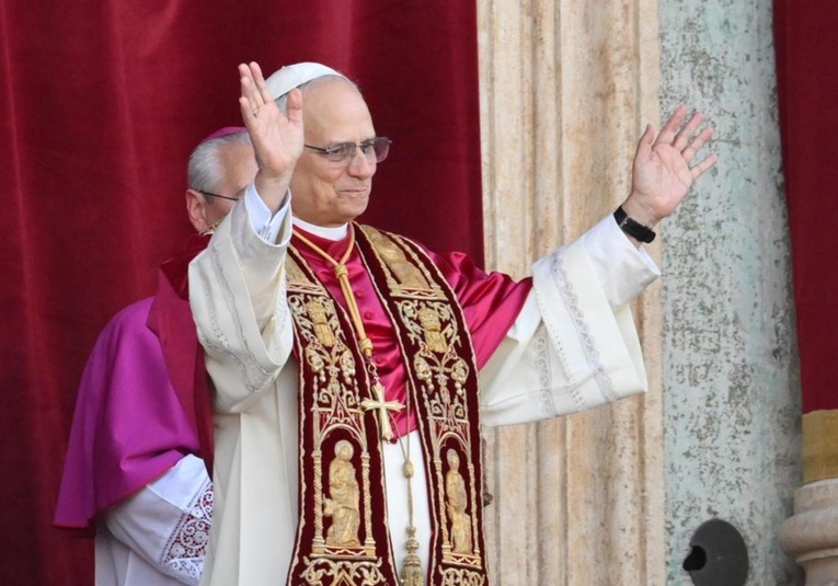 Robert Francis Prevost Martínez hace historia al convertirse en el primer Papa estadounidense y agustino robert-francis-prevost-martinez-hace-historia-al-convertirse-en-el-primer-papa-estadounidense-y-agustino-132953-133021.jpg