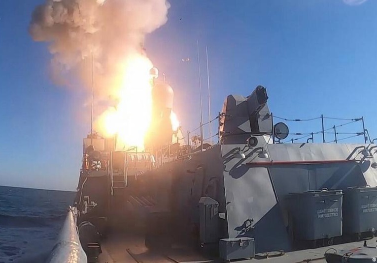 Rusia dice que destruyó el mayor depósito de combustible del ejército de Ucrania rusia-dice-que-destruyo-el-mayor-deposito-de-combustible-del-ejercito-de-ucrania-104449-104537.jpg