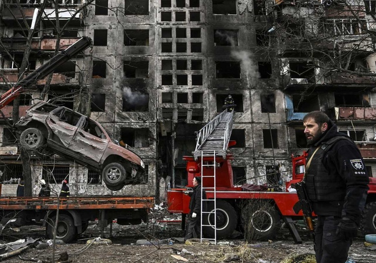 Rusia estrecha el cerco sobre Kiev con nuevos bombardeos que dejan al menos tres muertos rusia-estrecha-el-cerco-sobre-kiev-con-nuevos-bombardeos-que-dejan-al-menos-tres-muertos-121032-121146.jpg