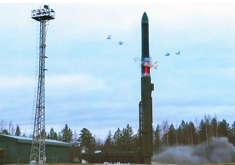 Rusia realiza un lanzamiento de prueba de un misil balístico intercontinental Yars rusia-realiza-un-lanzamiento-de-prueba-de-un-misil-balistico-intercontinental-yars-101304-101442.png
