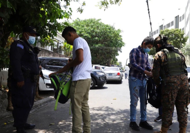 Salvadoreños denuncian violaciones a DDHH de detenidos desligados de pandillas salvadorenos-denuncian-violaciones-a-ddhh-de-detenidos-desligados-de-pandillas-194629-194647.jpg