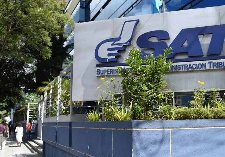 SAT paga seguros millonarios: más de Q150 millones en pólizas de vida y gastos médicos para funcionarios