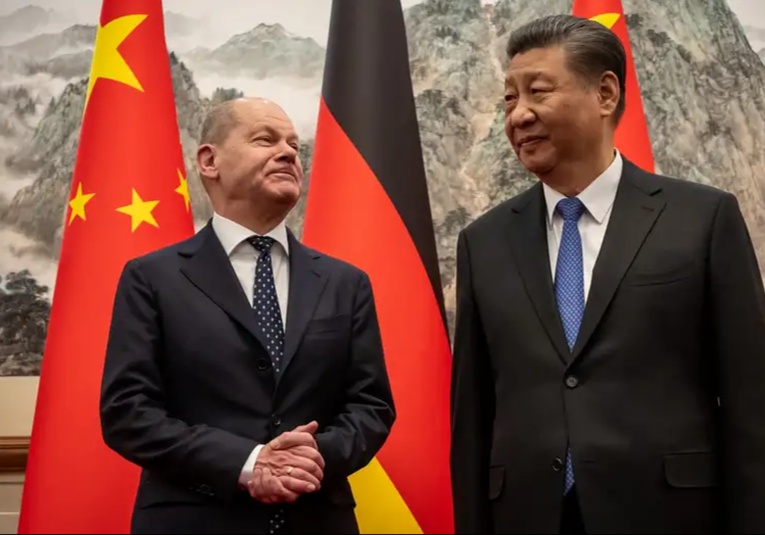 Scholz pide a Xi a implicarse para lograr paz en Ucrania