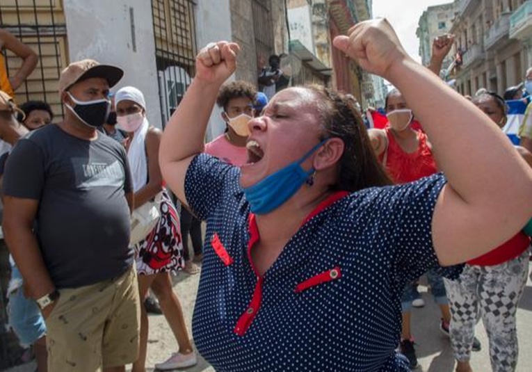 Se extienden protestas en Cuba y reportan saqueos a tiendas se-extienden-protestas-en-cuba-y-reportan-saqueos-a-tiendas-095055-095128.jpg