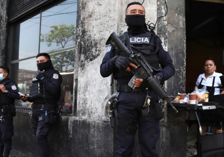 Seguridad por derechos humanos: el intercambio en El Salvador, Honduras y Guatemala seguridad-por-derechos-humanos-el-intercambio-en-el-salvador-honduras-y-guatemala-142128-142146.jpg