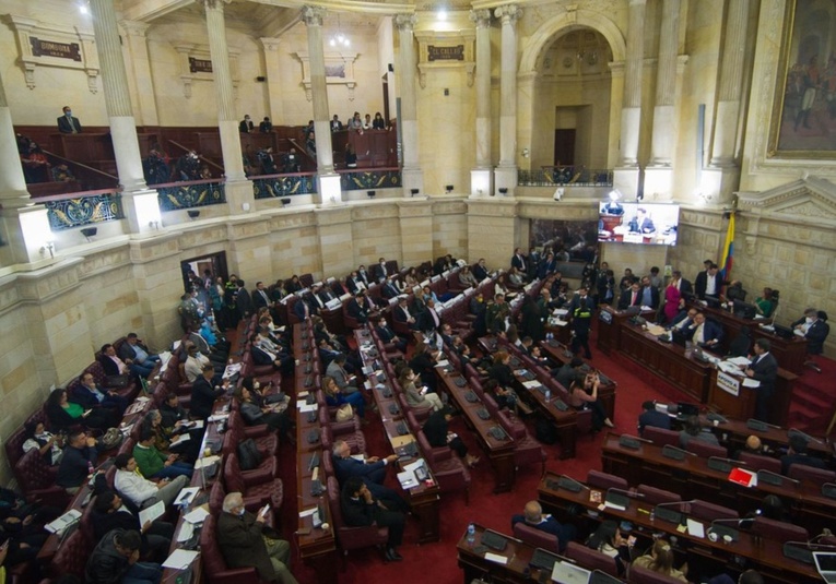 Senado colombiano rechaza la consulta popular de Petro senado-colombiano-rechaza-la-consulta-popular-de-petro-152831-152844.jpg
