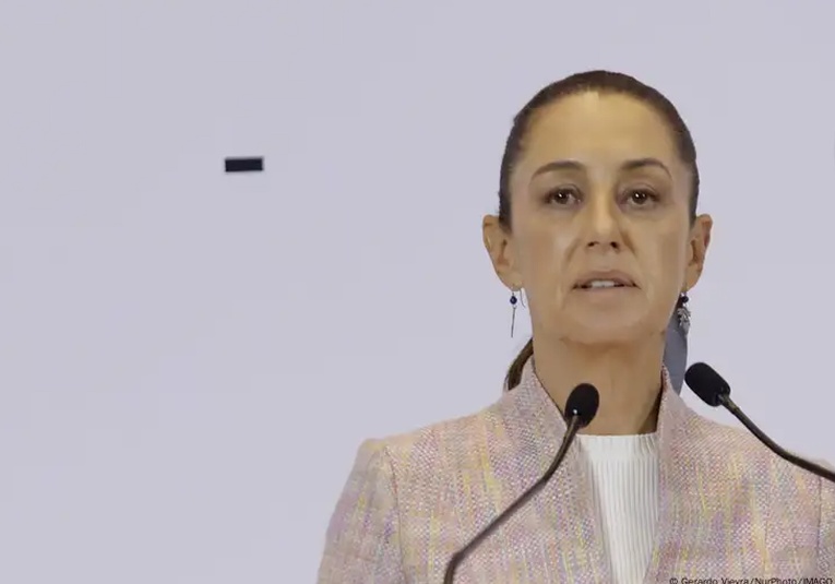 Sheinbaum recibe constancia como presidenta electa de México