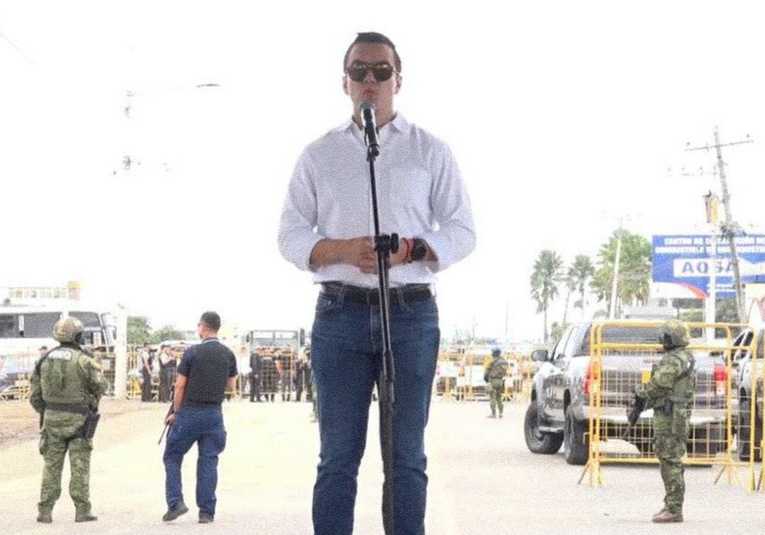 Si aparecen, se van a ganar un tiro: Noboa denuncia que intentaron intimidarlo con un coche bomba si-aparecen-se-van-a-ganar-un-tiro-noboa-denuncia-que-intentaron-intimidarlo-con-un-coche-bomba-093535-093541.jpg