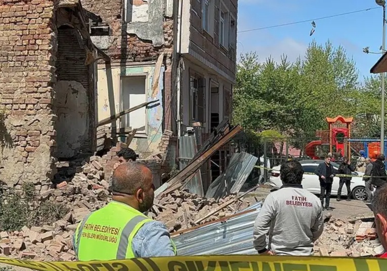 Sismo de magnitud 6 sacude Estambul, con numerosas réplicas. sismo-de-magnitud-6-sacude-estambul-con-numerosas-replicas-165257-165313.jpg