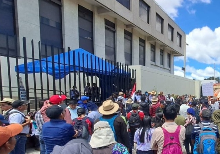 Tiempo Indefinido: Manifestantes Anuncian su Determinación de Permanecer Frente al Ministerio Público tiempo-indefinido-manifestantes-anuncian-su-determinacion-de-permanecer-frente-al-ministerio-publico-142200-142939.jpg