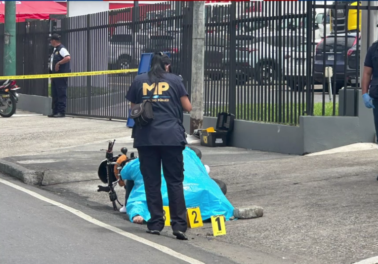 Tragedia en la Calzada Roosevelt: Mujer habría asesinado a mototaxista en servicio tragedia-en-la-calzada-roosevelt-mujer-habria-asesinado-a-mototaxista-en-servicio-181655-181847.png