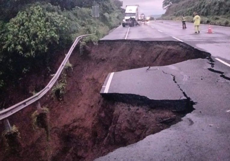 Transportistas de Carga Tendrán Nuevas Rutas Alternas entre la Capital y Puerto Quetzal, Informa la SAT transportistas-de-carga-tendr-n-nuevas-rutas-alternas-entre-la-capital-y-puerto-quetzal-informa-la-sat-154642-154720.jpg