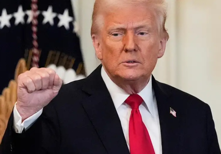 Trump amenaza a China con un arancel adicional del 50 % trump-amenaza-a-china-con-un-arancel-adicional-del-50-124544-124611.jpg
