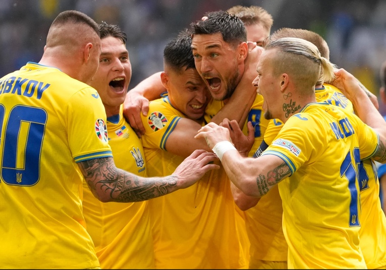 Ucrania se redime y consigue una victoria de oficio ante Eslovaquia en la Eurocopa 2024 ucrania-se-redime-y-consigue-una-victoria-de-oficio-ante-eslovaquia-en-la-eurocopa-2024-124226-124416.jpg