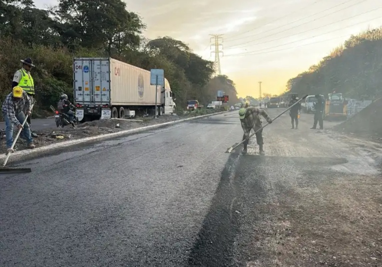 Últimos retoques en el km 44 de la Palín-Escuintla antes de su reapertura total ultimos-retoques-en-el-km-44-de-la-palin-escuintla-antes-de-su-reapertura-total-133914-133942.jpg