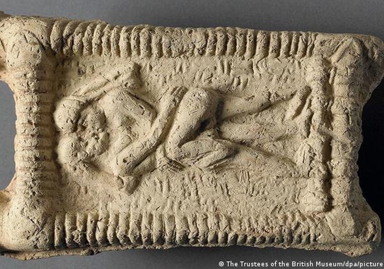 Un estudio evidencia que los humanos llevan al menos 4.500 años besándose un-estudio-evidencia-que-los-humanos-llevan-al-menos-4-500-anos-bes-ndose-134619-134733.jpg