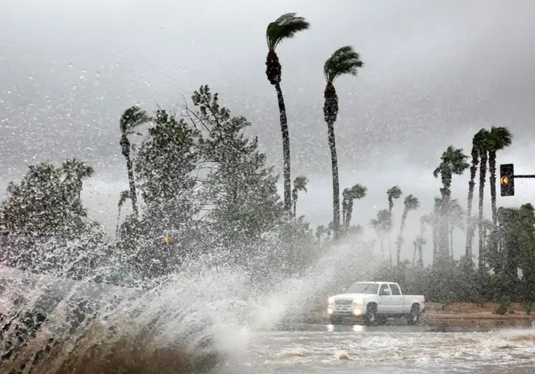 Un nuevo 'ciclón bomba' amenaza la Costa Oeste de EE.UU. un-nuevo-ciclon-bomba-amenaza-la-costa-oeste-de-ee-uu-091408-091426.jpg