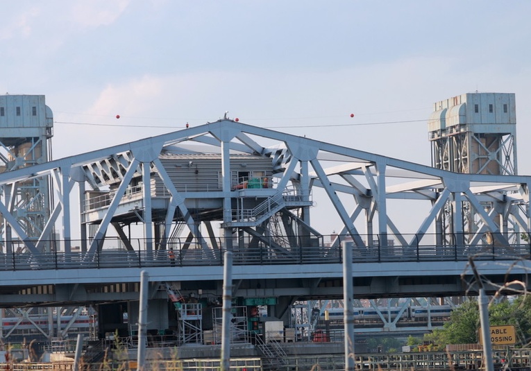 Un puente de Nueva York se atasca al abrirse debido al calor extremo  un-puente-de-nueva-york-se-atasca-al-abrirse-debido-al-calor-extremo-091126-091142.jpg