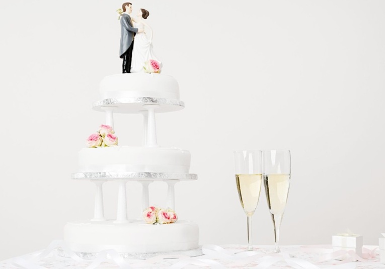 Una pareja se divorcia 24 horas después de la boda por una broma con la tarta una-pareja-se-divorcia-24-horas-despues-de-la-boda-por-una-broma-con-la-tarta-094113-094151.jpg