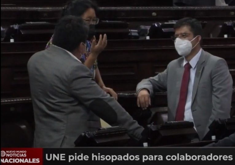 UNE pide hisopados para colabores de bancada une-pide-hisopados-para-colabores-de-bancada-185112-185310.jpg