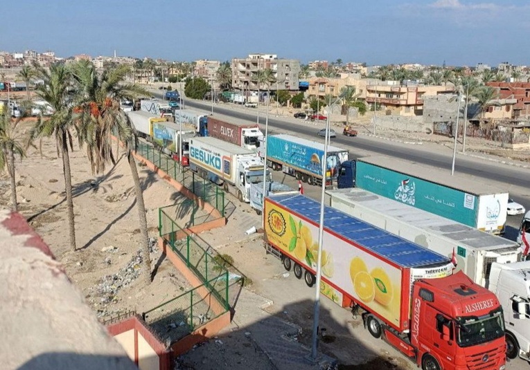 Unos 500 extranjeros lograron cruzar el paso de Rafah unos-500-extranjeros-lograron-cruzar-el-paso-de-rafah-124933-124939.jpg