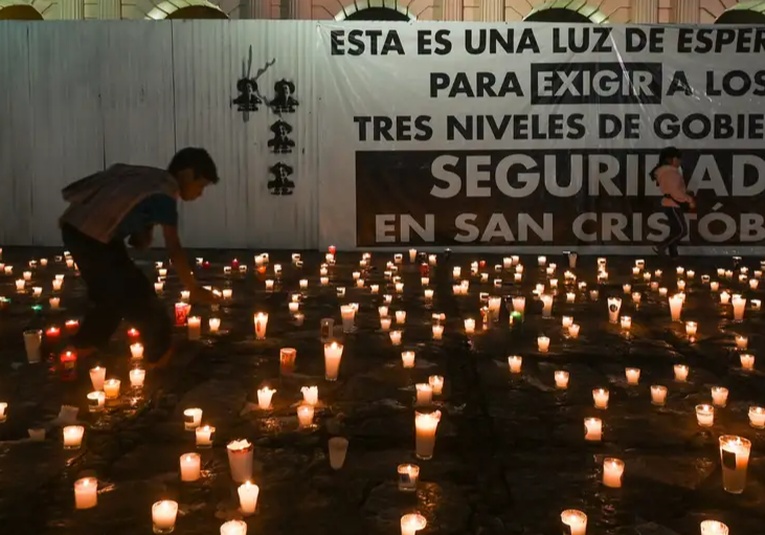 Unos 600 mexicanos huyen a Guatemala por violencia del narco