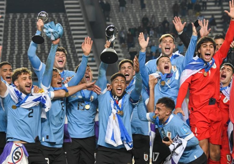 Uruguay celebra su primer título Mundial Sub-20 uruguay-celebra-su-primer-titulo-mundial-sub-20-111344-111428.jpg