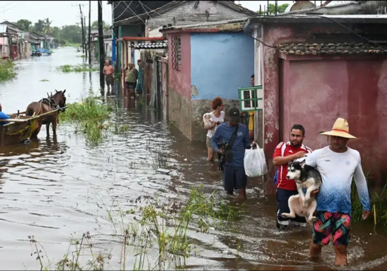 Venezuela envía a Cuba segundo buque con ayuda tras huracán venezuela-envia-a-cuba-segundo-buque-con-ayuda-tras-hurac-n-091201-091220.jpg