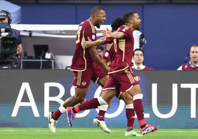 Venezuela hace historia al vencer a México y clasificar a cuartos de final en la Copa América venezuela-hace-historia-al-vencer-a-mexico-y-clasificar-a-cuartos-de-final-en-la-copa-america-094634-094653.jpg