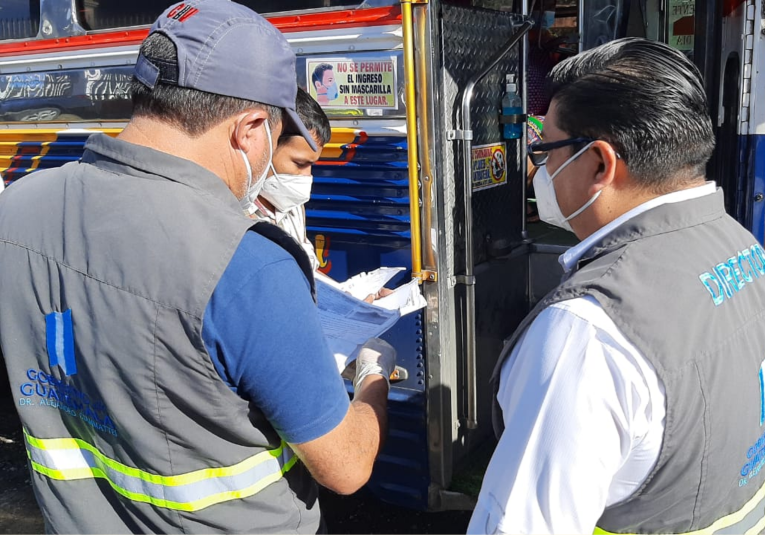 Verifican protocolos de bioseguridad en el transporte extraurbano