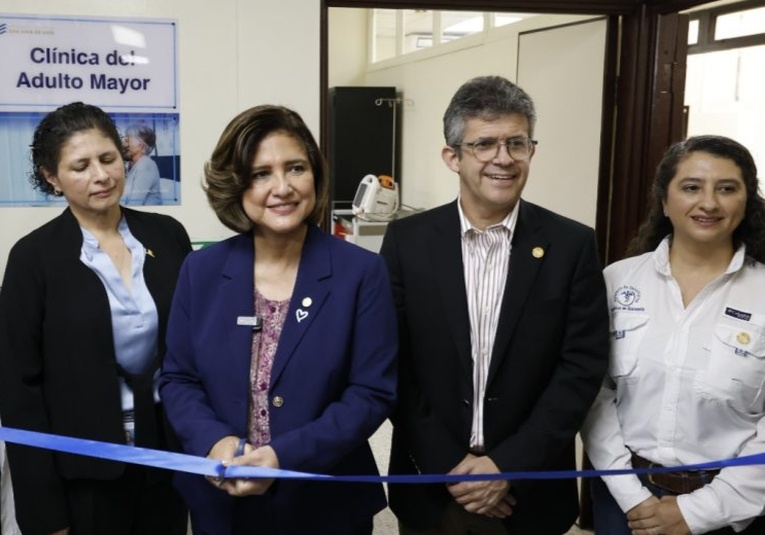 Vicepresidenta Karin Herrera inaugura nueva Clínica del Adulto Mayor en el Hospital Roosevelt vicepresidenta-karin-herrera-inaugura-nueva-clinica-del-adulto-mayor-en-el-hospital-roosevelt-152511-152547.jpg