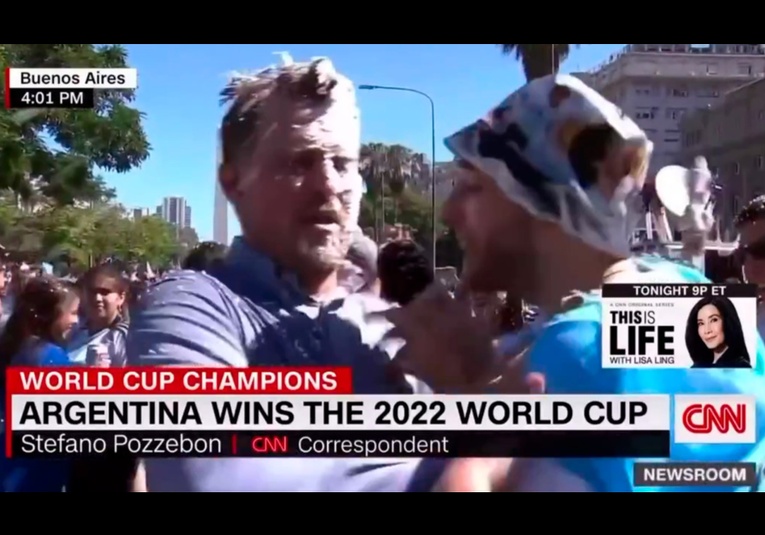 VIDEO: Aficionados argentinos impiden a un periodista de CNN cubrir los festejos en Buenos Aires video-aficionados-argentinos-impiden-a-un-periodista-de-cnn-cubrir-los-festejos-en-buenos-aires-132934-133035.jpg