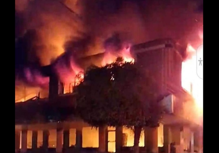 VíDEO: Biblias quedaron intactas tras voraz incendio en Chiquimula video-biblias-quedaron-intactas-tras-voraz-incendio-en-chiquimula-141307-141319.jpg
