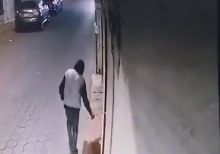 VíDEO: Hombre intenta provocar incendio en restaurante de San Marcos video-hombre-intenta-provocar-incendio-en-restaurante-de-san-marcos-123716-123939.png