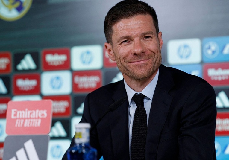 Xabi Alonso, presentado con el Real Madrid: 'El reto es hacer un equipo y que todos vayamos a una' xabi-alonso-presentado-con-el-real-madrid-el-reto-es-hacer-un-equipo-y-que-todos-vayamos-a-una-082437-082453.jpg