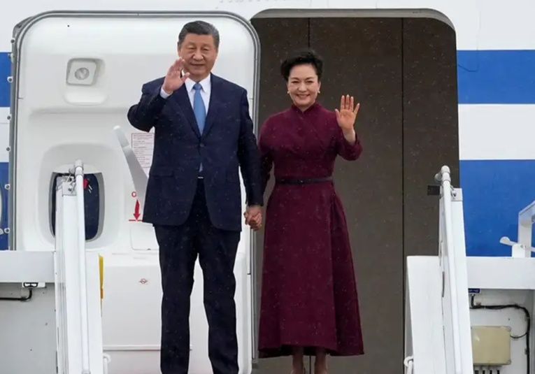 Xi Jinping llega a Francia para primera visita en 5 años xi-jinping-llega-a-francia-para-primera-visita-en-5-anos-091501-091516.jpg