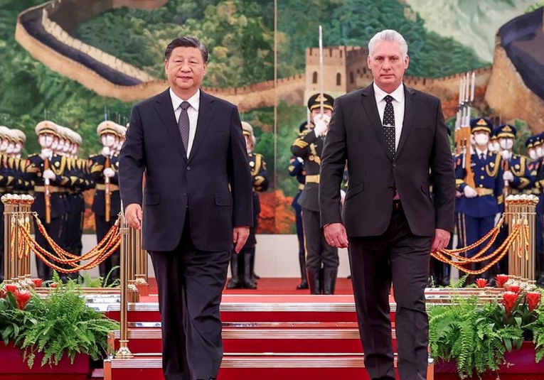 Xi Jinping se reúne en Pekín con el primer ministro de Cuba xi-jinping-se-reune-en-pekin-con-el-primer-ministro-de-cuba-093759-093943.jpg