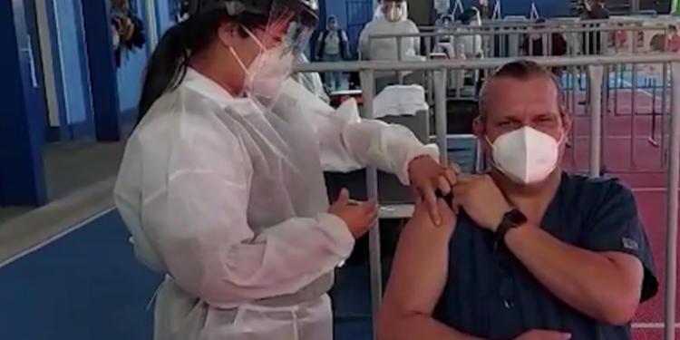 10 centros de vacunación abrirán fin de semana