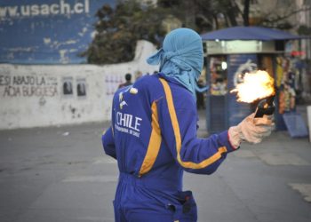 170 bombas molotov en 20 minutos: Carabineros de Chile reporta incidentes en liceos de Santiago